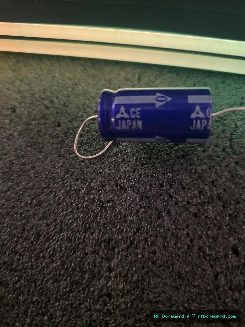 CE Japan SU 3300µF 25V 85°C Radial Electrolytic Capacitor 5-Pack photo